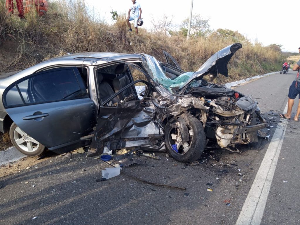 seis-pessoas-ficam-feridas-em-acidente-com-carro-do-governo-em-cajazeiras