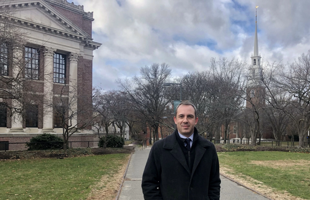 ex-aluno-de-universidade-publica,-brasileiro-se-torna-diretor-em-harvard