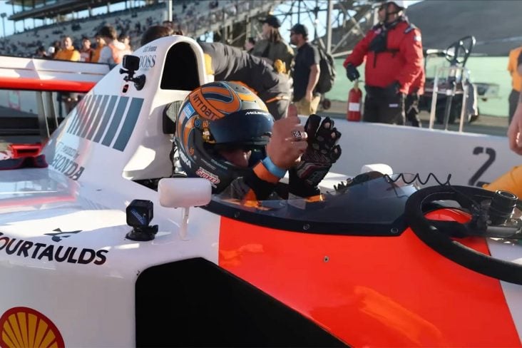 tony-kanaan-se-emociona-ao-pilotar-mclaren-usada-por-ayrton-senna-em-1991
