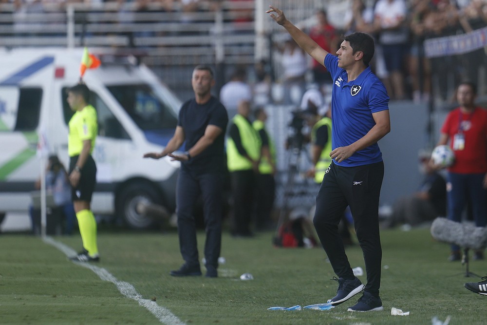 botafogo-pode-ser-o-primeiro-campeao-brasileiro-da-historia-com-cinco-tecnicos-diferentes