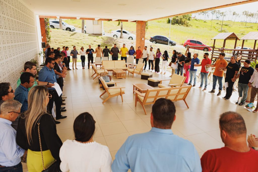 iluminando-o-caminho-para-o-sucesso-em-vendas-no-mercado-imobiliario-em-laboratorios-de-treinamento-e-capacitacao