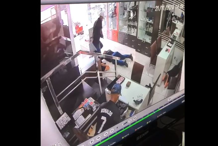 quatro-homens-invadem-loja-e-roubam-joias-e-relogios-no-sertao-da-paraiba