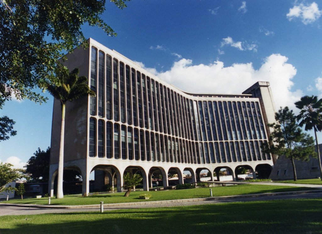 diretora-do-ministerio-da-inovacao-e-presidente-do-tce-ministram-palestra-no-forum-de-gestao-publica