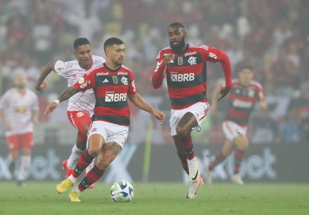 flamengo-vence-red-bull-bragantino-e-botafogo-tropeca-contra-fortaleza